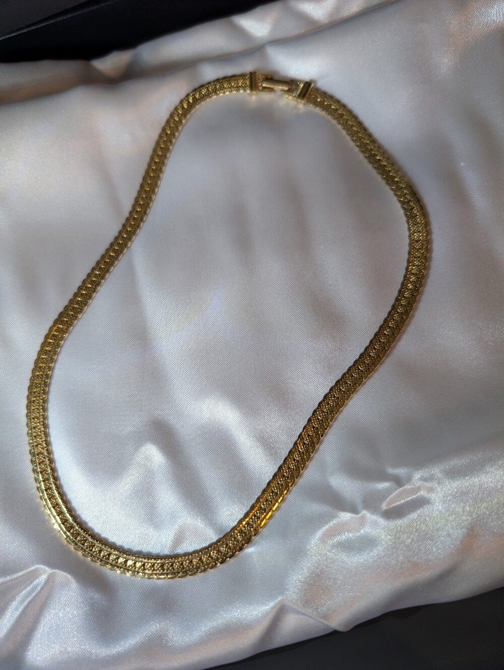 Vintage Gold Tone Wide Woven Chevron Herringbone Mesh Collar Necklace